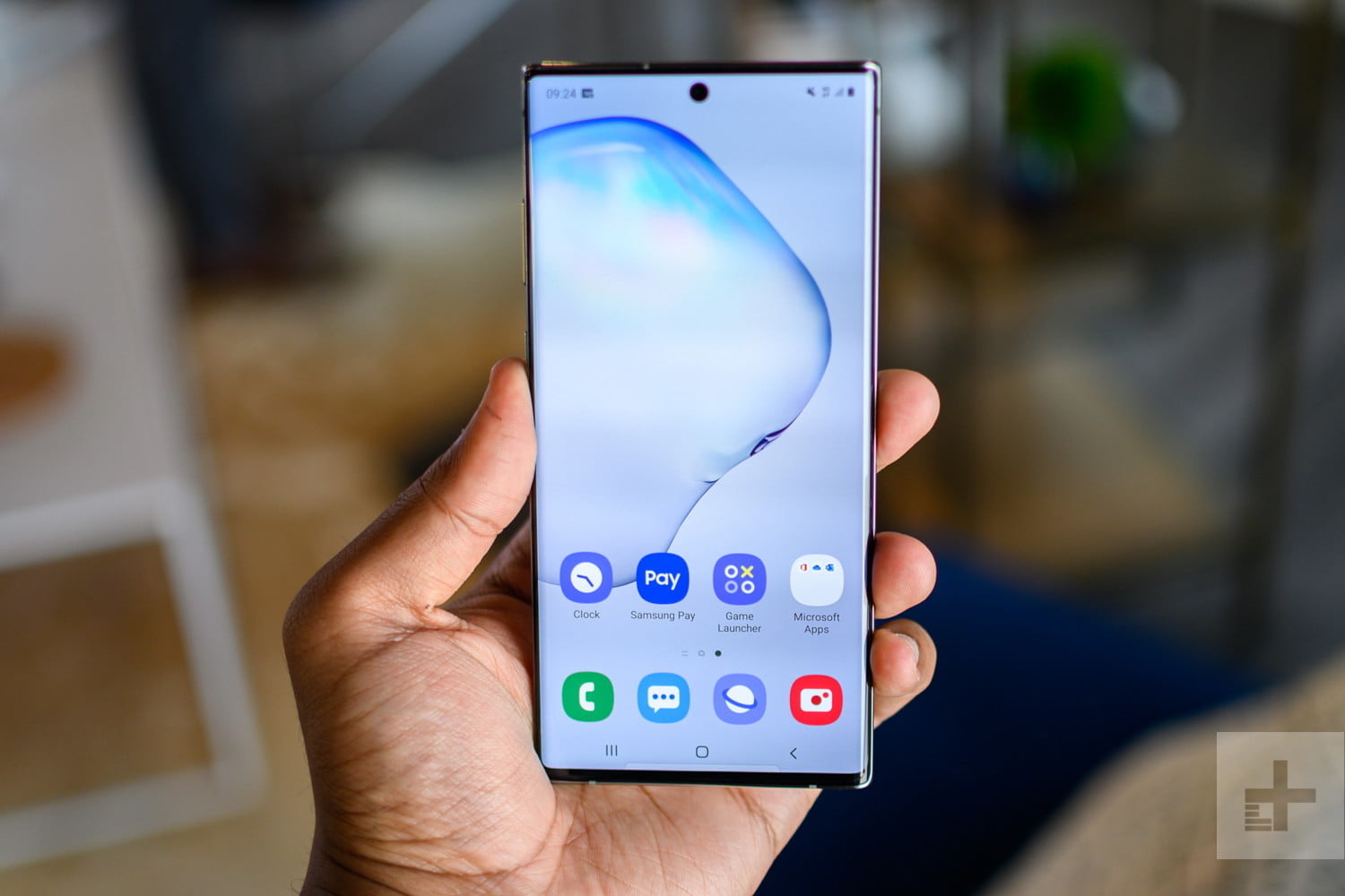 s 10 plus screen size
